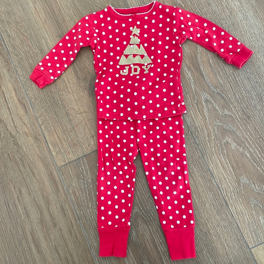 Oshkosh girls 2 piece pajama set. Size 6 months.